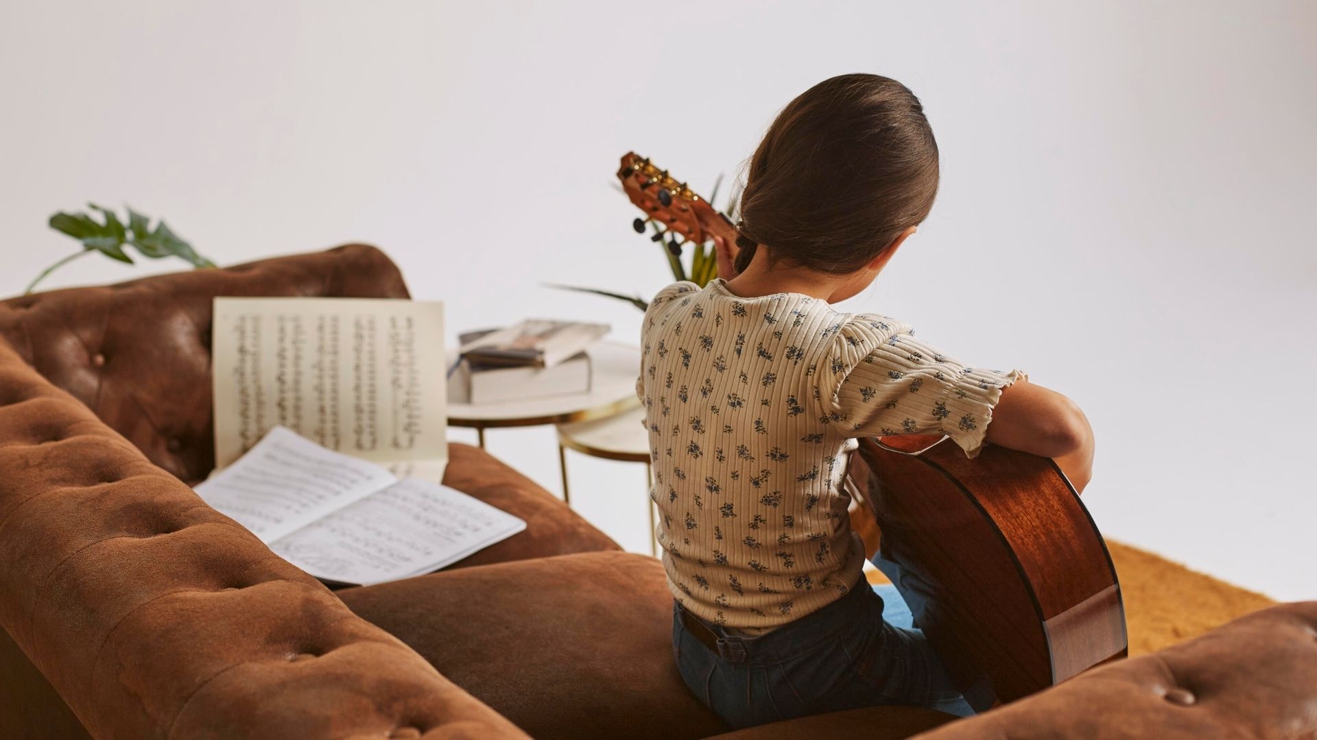 How to Learn to Play Guitar by Yourself